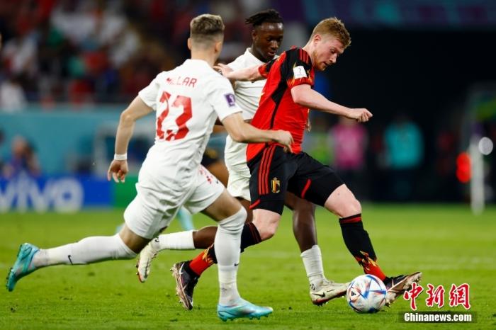 世界杯金球奖得主梅西为何改踢后腰？解析他在