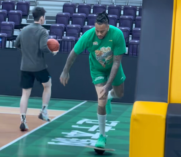 徐昕加盟广州后首战引关注 辽宁迎战强敌展现实