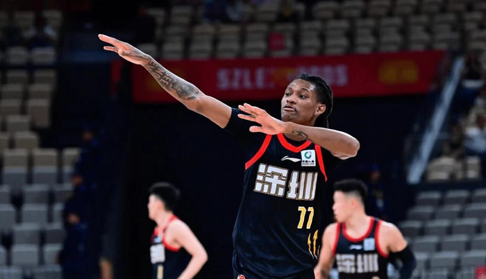 深圳队力克江苏登顶联赛第三，贺希宁31分创本土