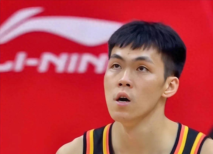 深圳队力克江苏登顶联赛第三，贺希宁31分创本土