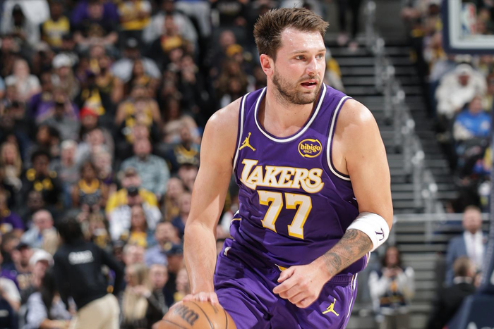 湖人三月强势登顶西部第三 东契奇暴走詹皇让权