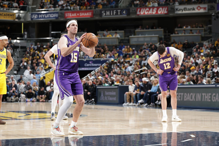 湖人三月强势登顶西部第三 东契奇暴走詹皇让权