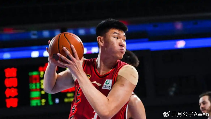 北汽男篮范子铭连续7场遭弃用引热议