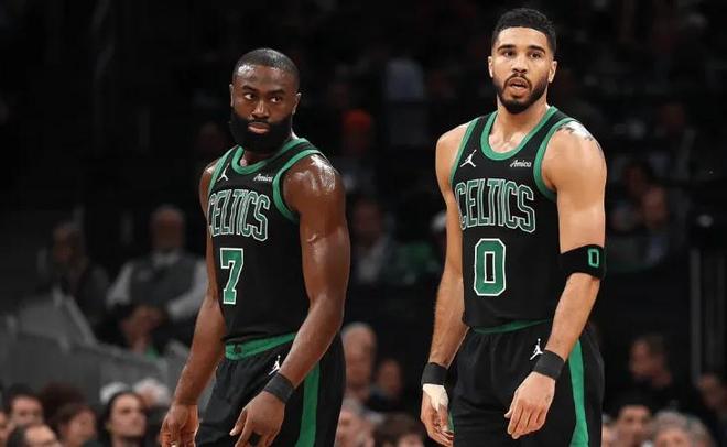 凯尔特人成东部最大夺冠热门，攻防效率双冠王