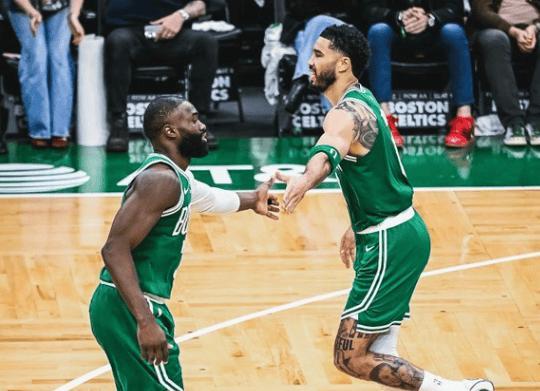 凯尔特人成东部最大夺冠热门，攻防效率双冠王