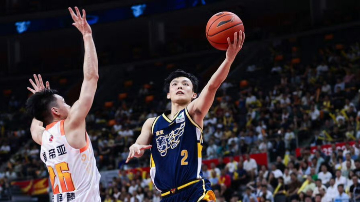 广东主场惨遭逆转 杜锋三大决策失误成关键