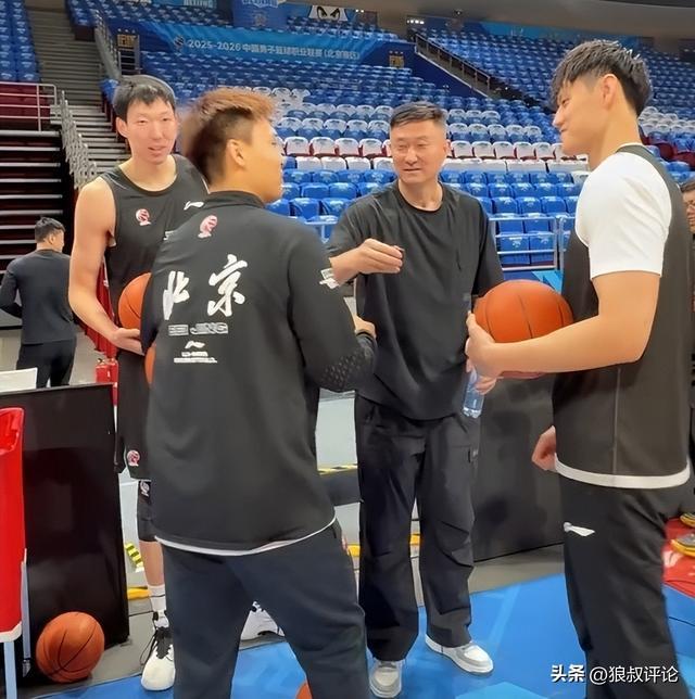 广东男篮季后赛首战告负 北京三分火力全开逆转